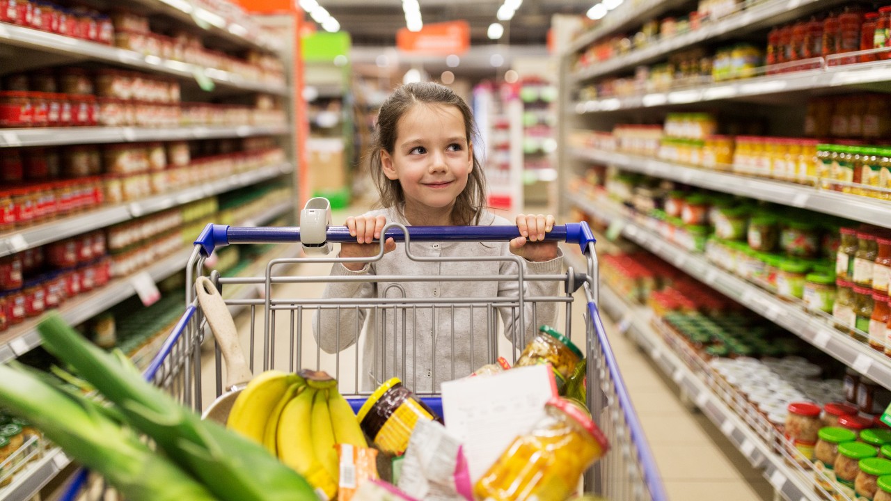 ¿Es el carro de compra en el supermercado un riesgo de infección para los niños?