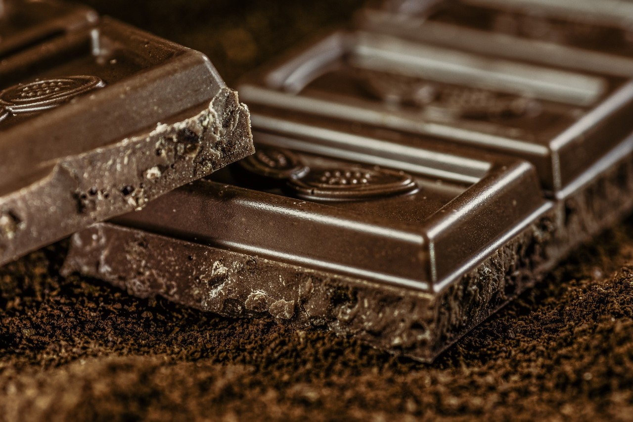 ¿Cuál chocolate es bueno para la salud (en pequeña cantidad)?