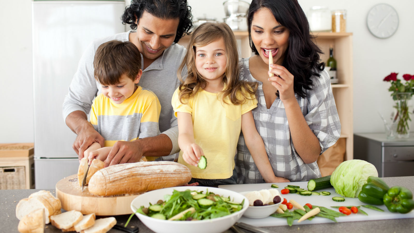 10 formas en que las comidas familiares benefician a la salud