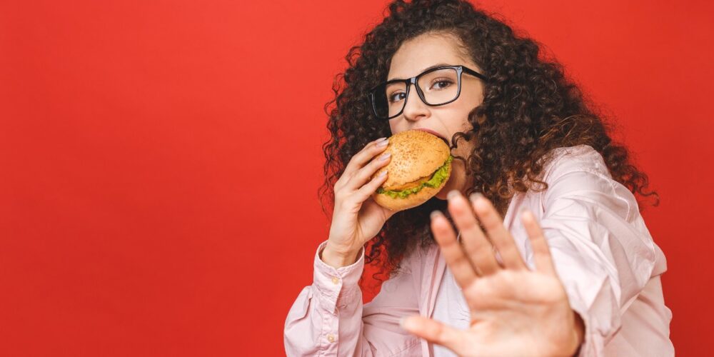 Presionar y controlar a la hora de comer, no es bueno para los adolescentes
