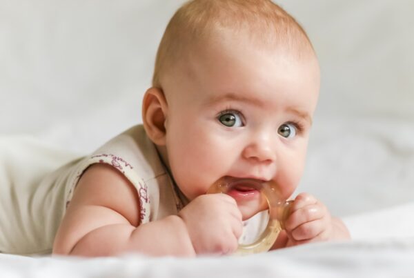 ¿Por qué cambia el color de los ojos de tu bebé?