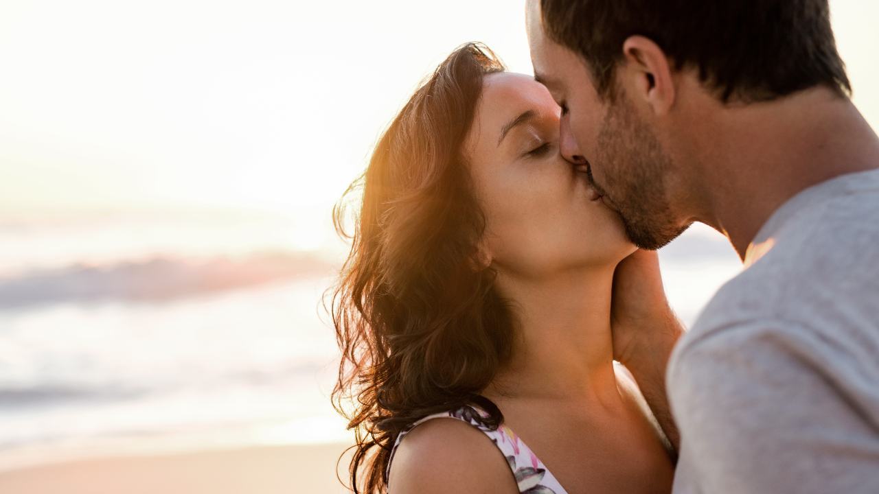 El beso no transmite los cánceres orales relacionados con el VPH