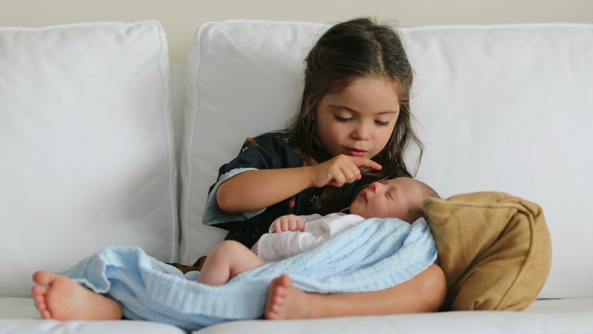 Cómo preparar a tu hijo(a) para la llegada de un nuevo bebé