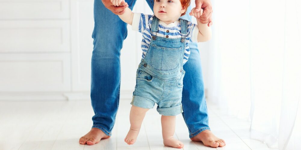 ¿Qué puedes hacer cuando tu niño camina en las puntas de los pies?