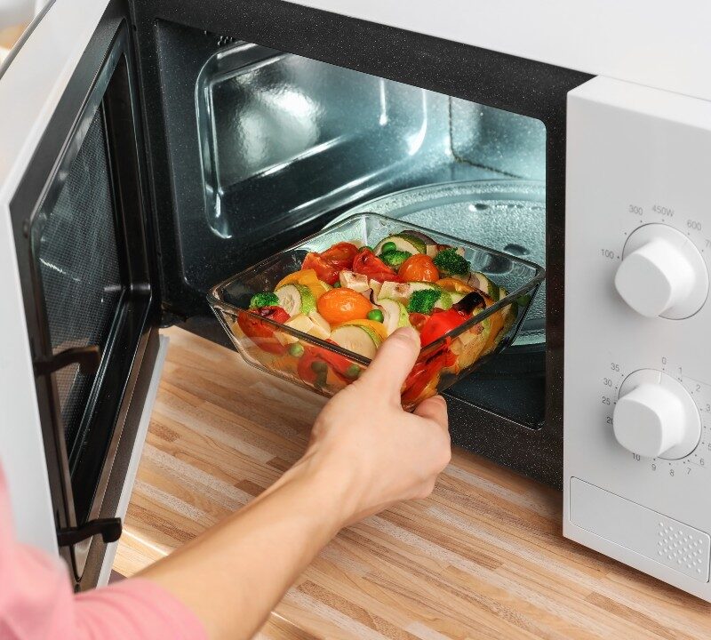 ¿Es seguro cocinar en el horno de microondas?