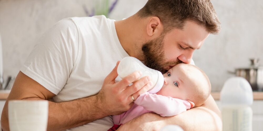 ¿Qué puede y debe comer un bebé durante sus primeros 6 meses?