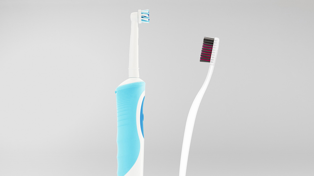 Cepillo de dientes manual o eléctrico ¿cuál es mejor?