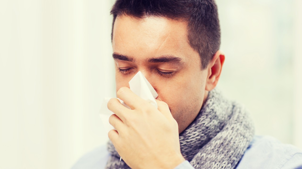 Cómo diferenciar el COVID-19 de la Gripe