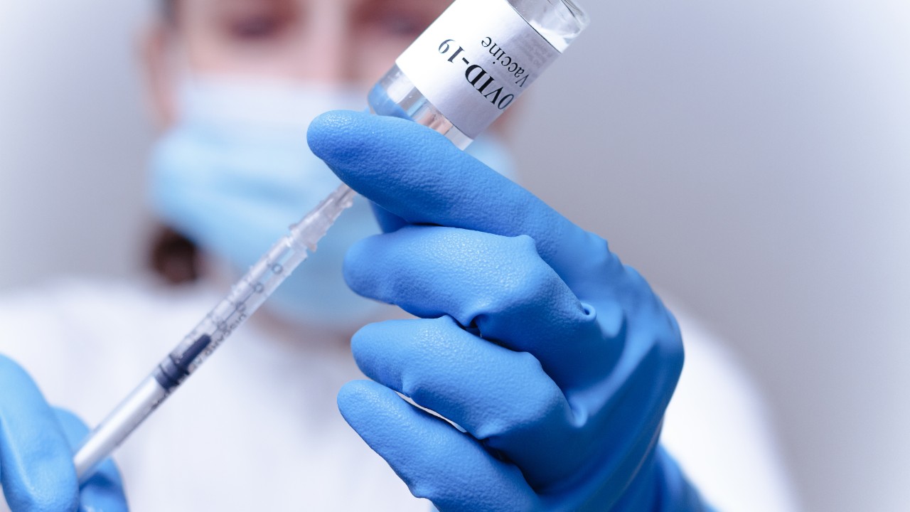 FDA aprueba vacuna Covid-19 de Pfizer