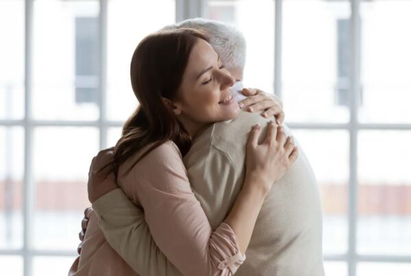 Sentirse solo aumenta el riesgo de sufrir Alzheimer