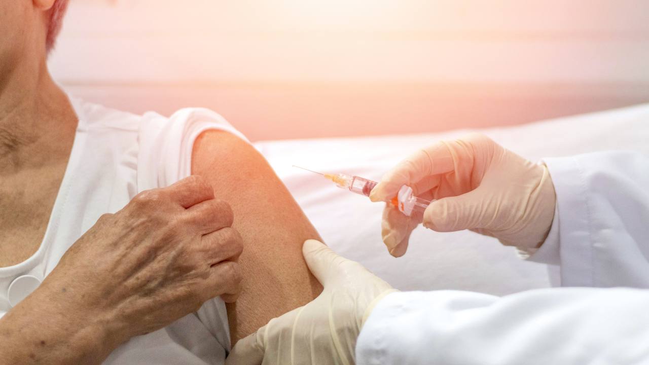 Vacuna contra el herpes zóster podría reducir el riesgo de demencia