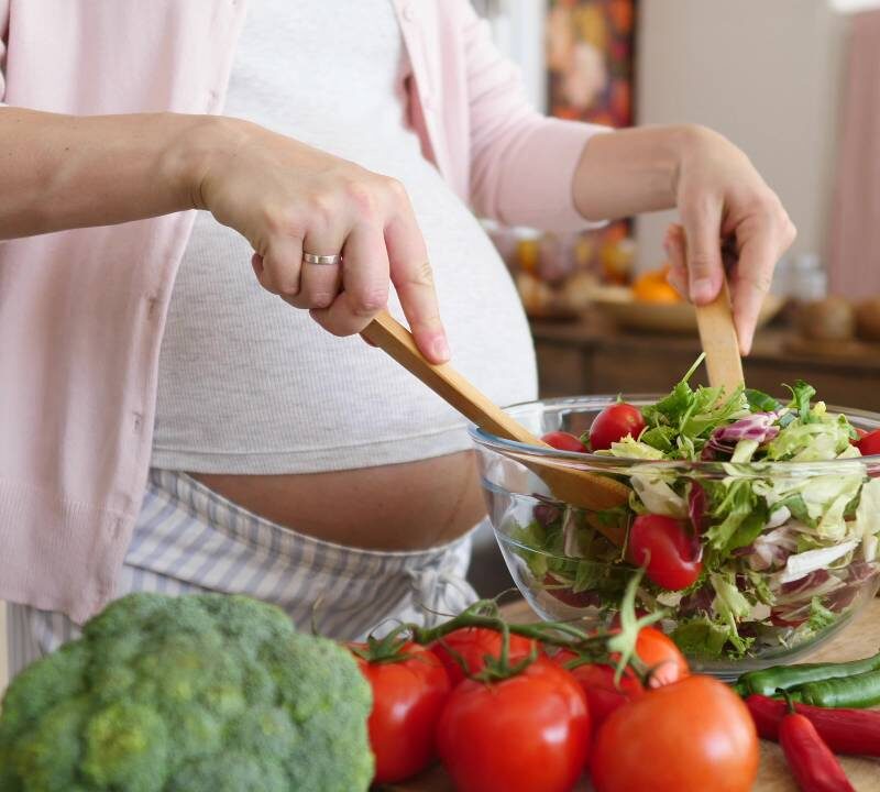 ¿Es seguro seguir una dieta vegana durante el embarazo?