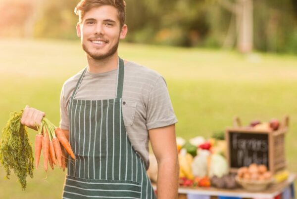 Jardinería en noviembre con plantas de otoño y cuidados esenciales.