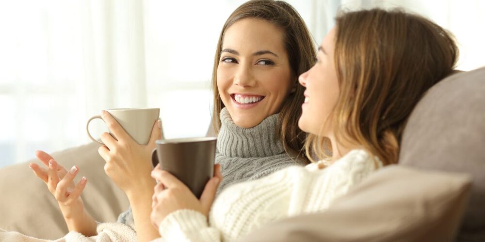 personas construyendo relaciones de amistad saludables