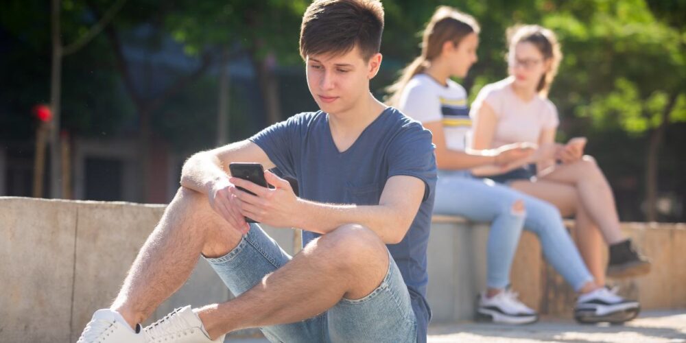 Estudio sobre el uso de redes sociales en adolescentes con problemas de salud mental.