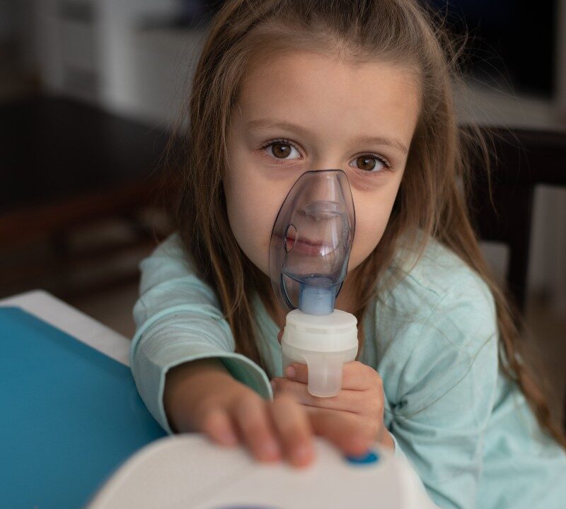Ozono en el aire y su impacto en la salud respiratoria infantil.