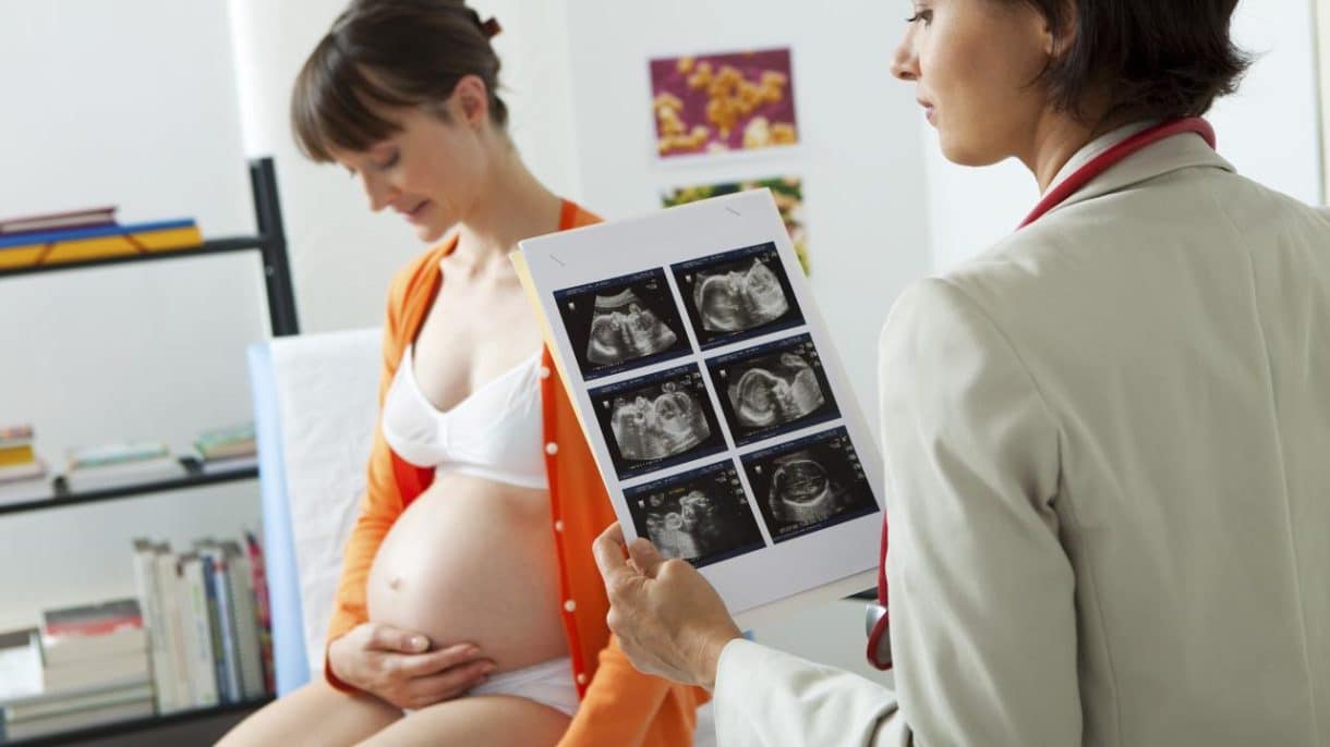 cirugía fetal en el útero materno