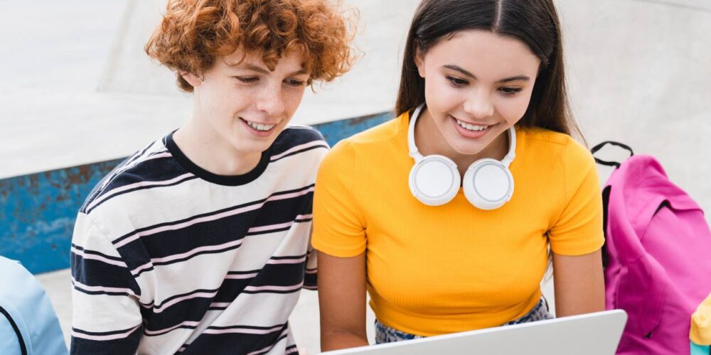 adolescentes mostrando la diferencia de madurez entre hombres y mujeres