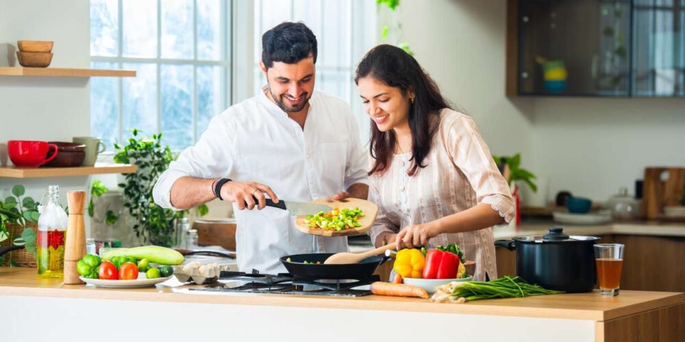 pareja realizando actividades en pareja para fortalecer su relación