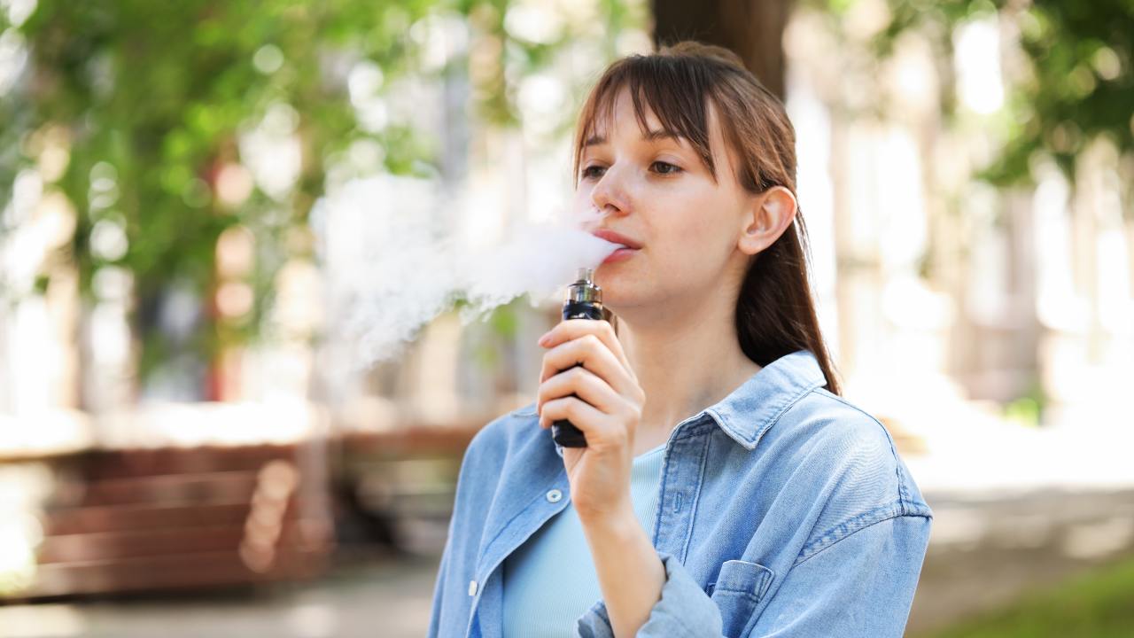 Vapeo y jóvenes: expertos alertan de riesgos para la salud