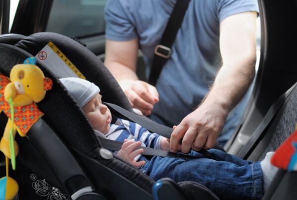 Sillas de seguridad para auto: instalación correcta en el asiento trasero