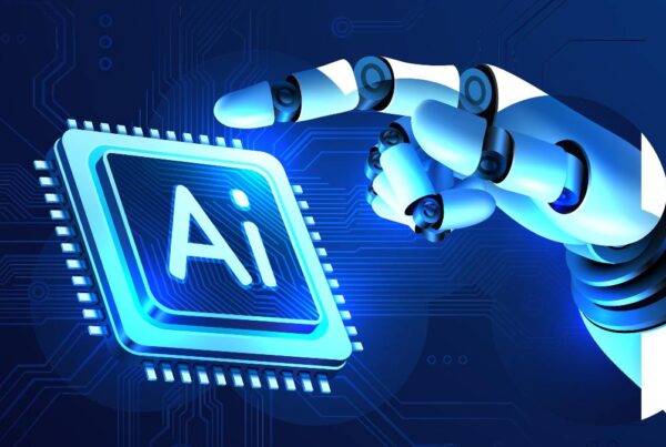 Paciente con parálisis usando un brazo robótico asistido por inteligencia artificial