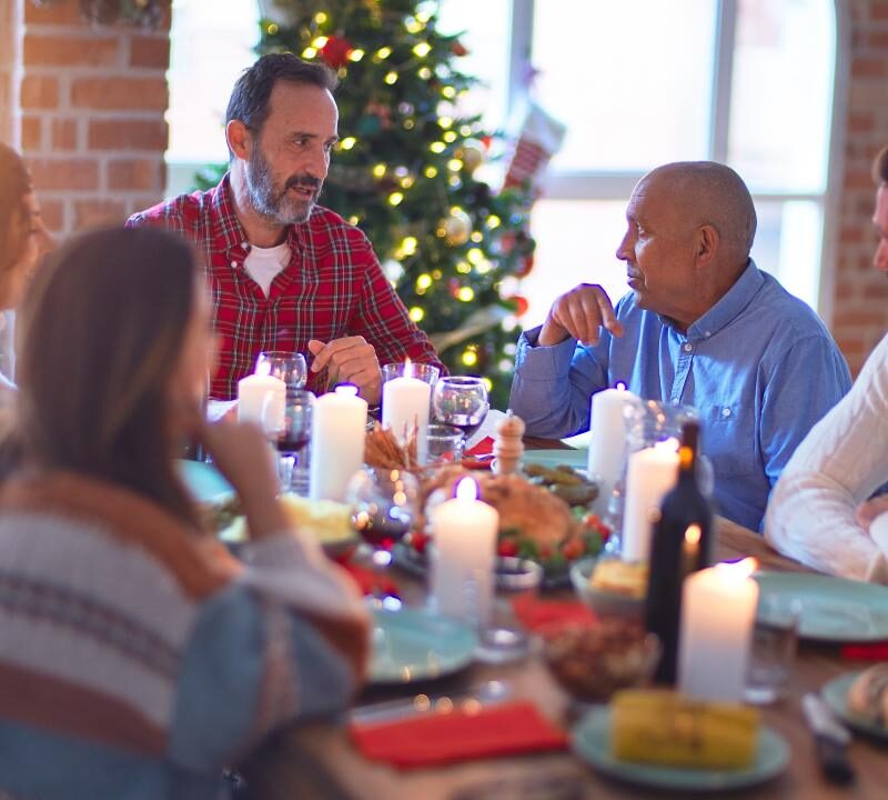 Persona afrontando una Navidad con heridas emocionales en familia