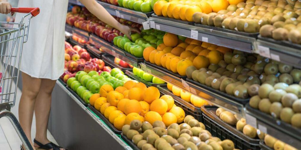 Medicamentos GLP-1 influyen en compras saludables en el supermercado