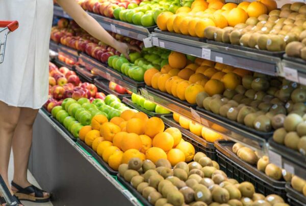 Medicamentos GLP-1 influyen en compras saludables en el supermercado