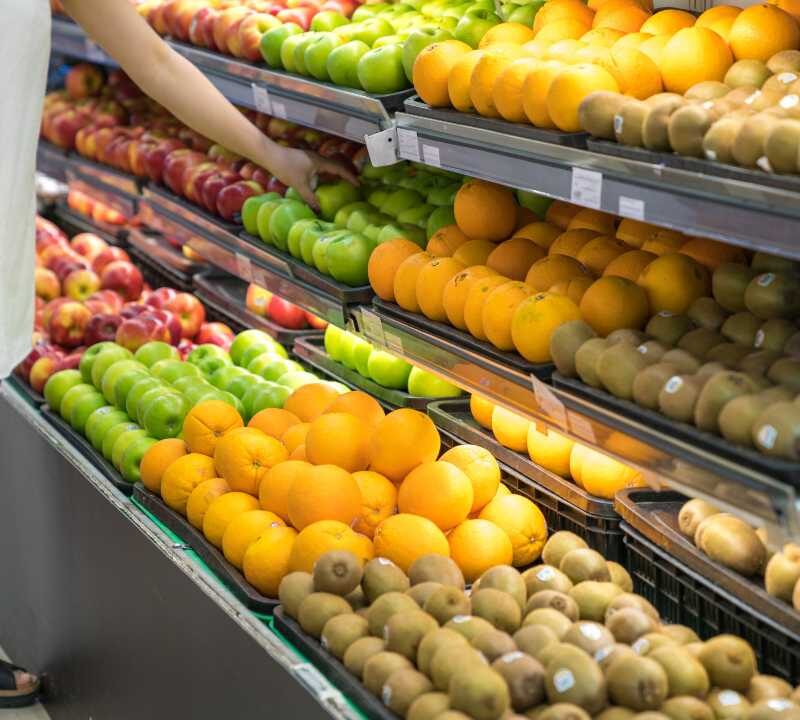 Medicamentos GLP-1 influyen en compras saludables en el supermercado