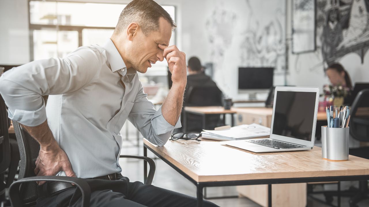 ¿Qué le pasa a tu cuerpo al pasar demasiadas horas sentado?