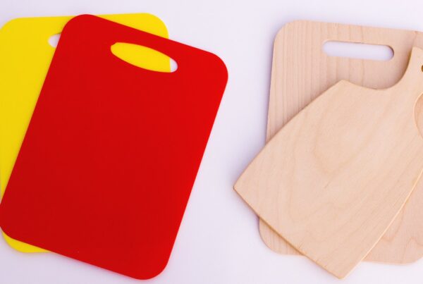 Comparación de diferentes tablas de cortar en la cocina