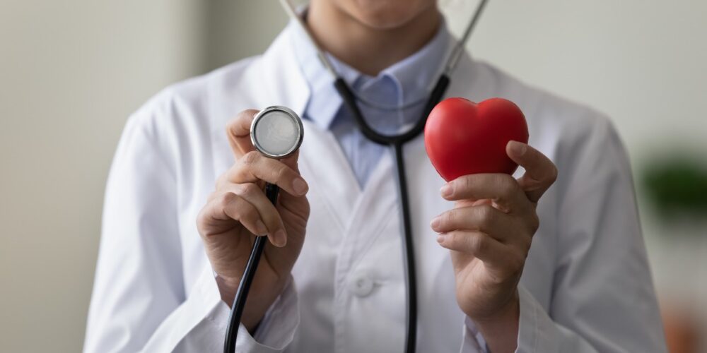 Diferencias en síntomas y diagnóstico de enfermedades del corazón en mujeres y hombres