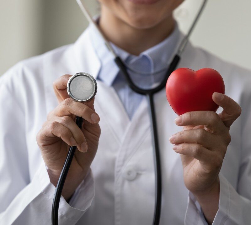 Diferencias en síntomas y diagnóstico de enfermedades del corazón en mujeres y hombres