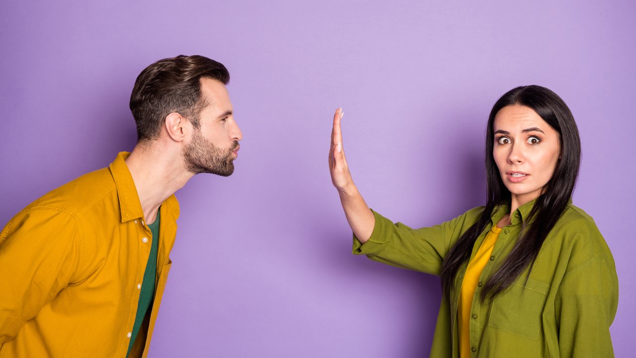 Cómo el virus del beso «hackea» tus defensas y provoca el lupus