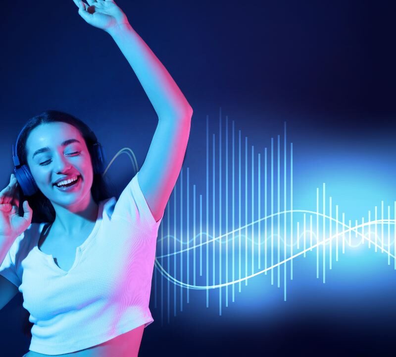 Persona escuchando música con representación de áreas cerebrales motoras activándose al ritmo