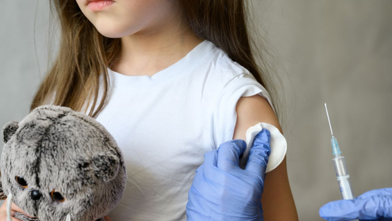 Vacuna COVID-19 en niños: menor riesgo cardíaco que la infección