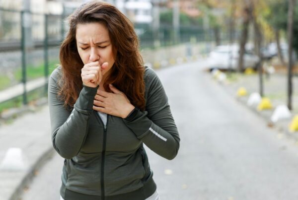 Contaminación del aire en la ciudad afectando la salud del corazón y provocando arritmias