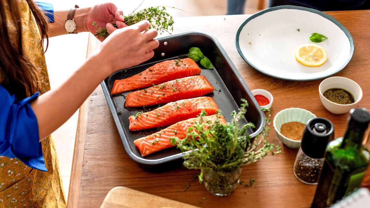 Menos sal, más sabor: cuida tu corazón al comer