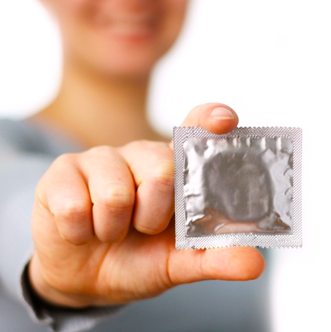 ¿Qué tan efectivos son los condones para prevenir las ETS?