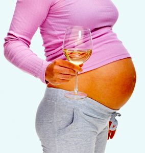¿Puedo tomar alcohol durante mi embarazo?