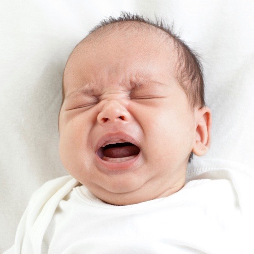 Mi bebé llora mucho: ¿será cólico?