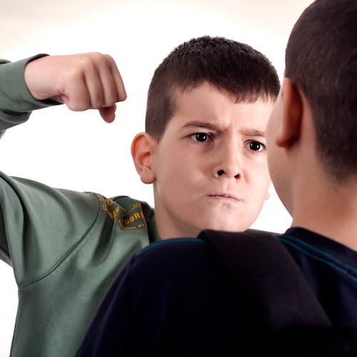 El descuido por los padres crea adolescentes violentos
