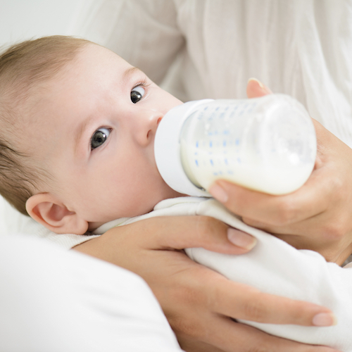 ¿Puedo cambiar la leche materna por leche de fórmula?