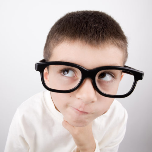¿Qué puedes hacer si tu hijo o hija no quiere usar lentes?